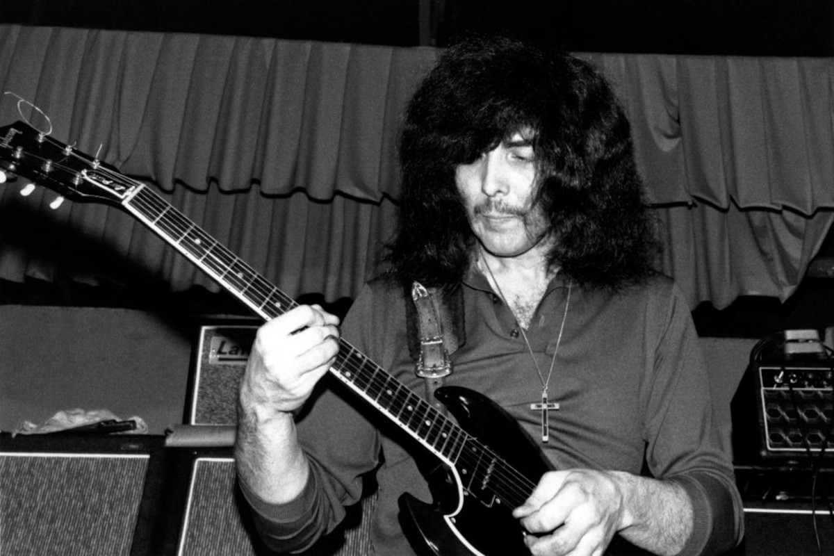 Tony Iommi performing on stage as 'Earth', 1969
