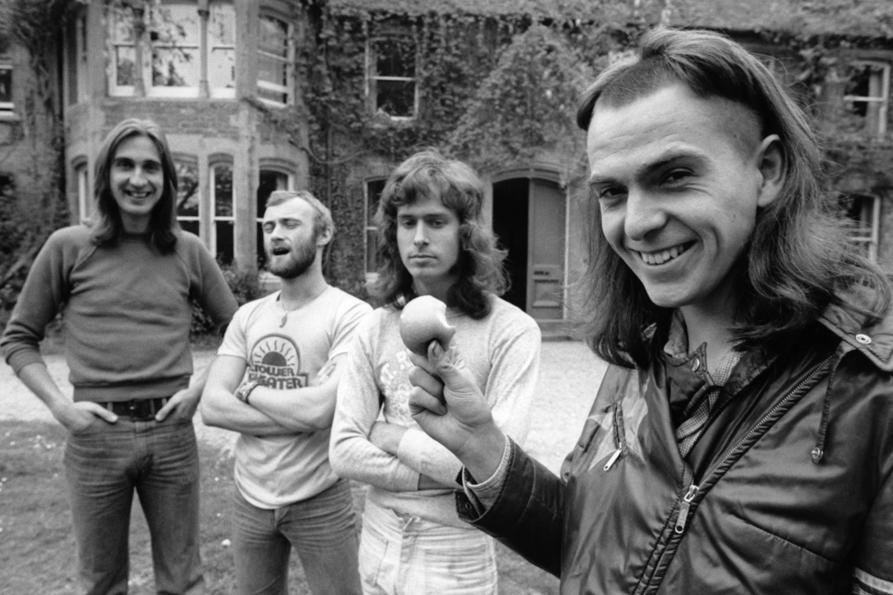 Genesis Mike Rutherford Phil Collins Tony Banks Peter Gabriel 1974