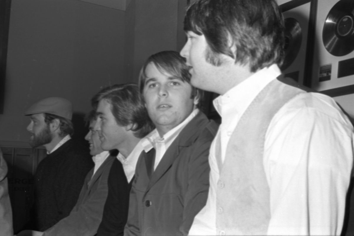 Beach Boys, 1965. L-R: Mike Love, Al Jardine, Dennis Wilson, Carl Wilson, Brian Wilson