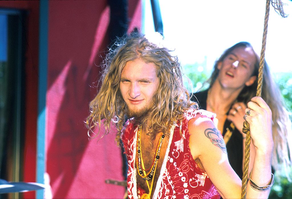 Layne Staley (left) and Jerry Cantrell during filming of an Alice in Chains video in Los Angeles, August 1990