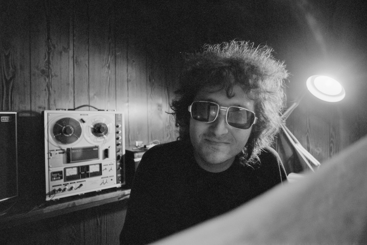 Randy Newman in his home, 1977