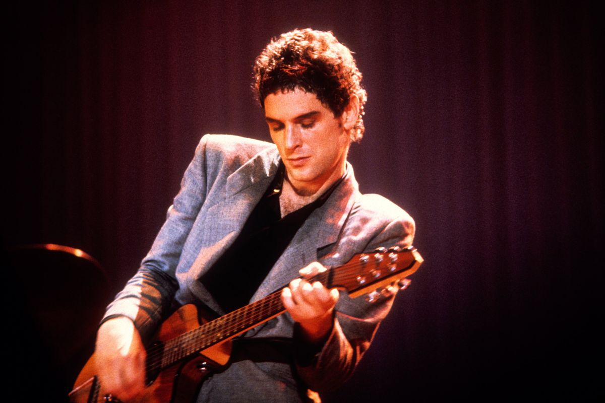 Lindsey Buckingham performs with Fleetwood Mac at the Cow Palace in December 1979 in San Francisco, California