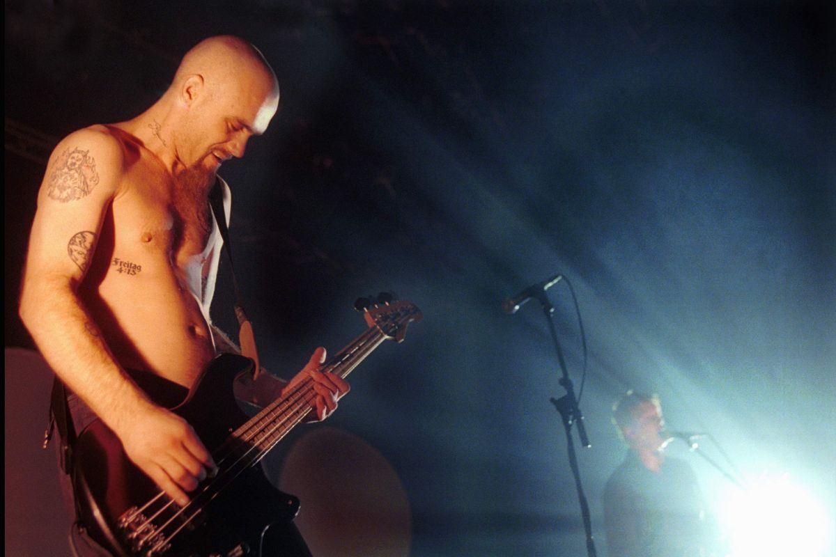 Queens of the Stone Age, Nick Oliveri and Josh Homme, 2002