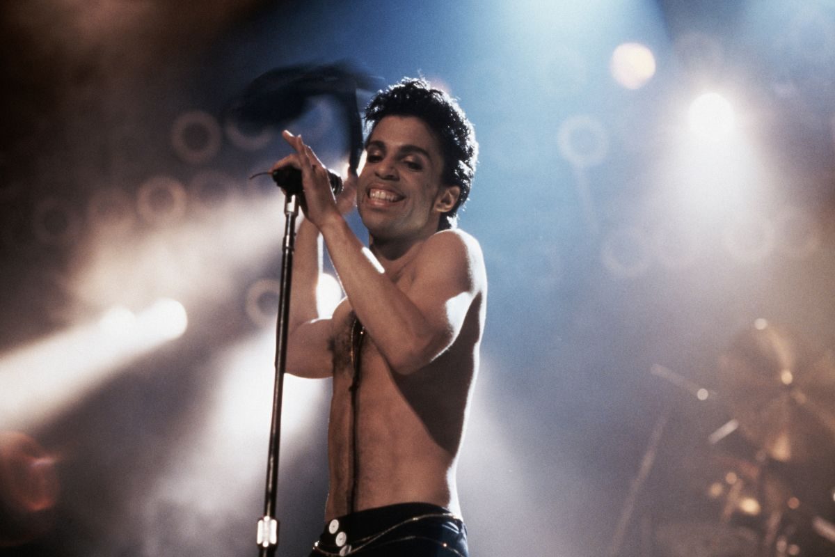 Prince on stage in Detroit for his birthday, 1 June 1986