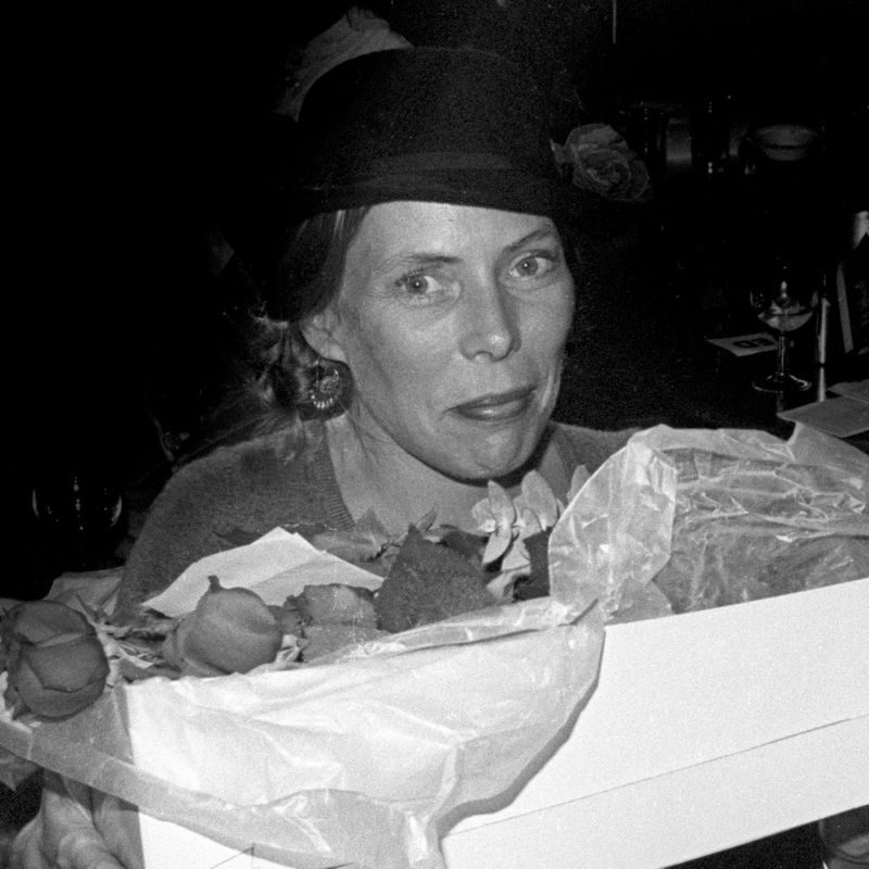 Joni Mitchell with flowers backstage in New York in 1977