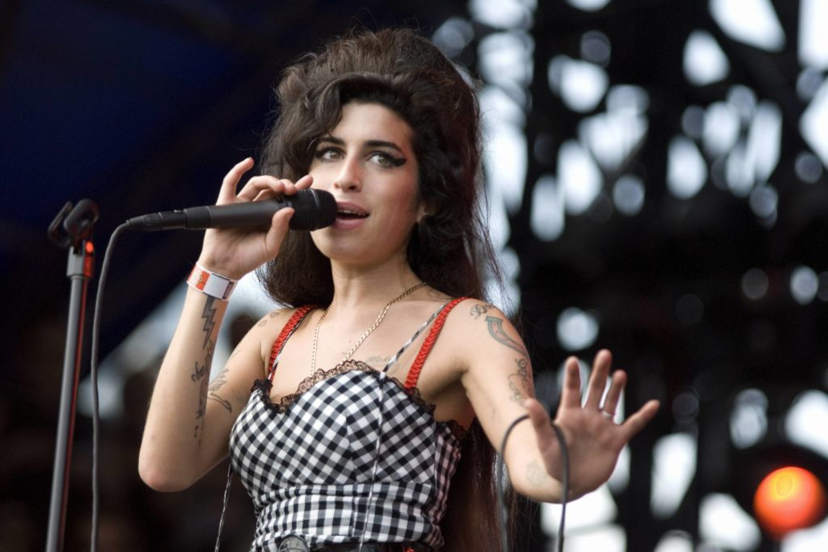 Amy Winehouse performing at Lollapalooza 2007