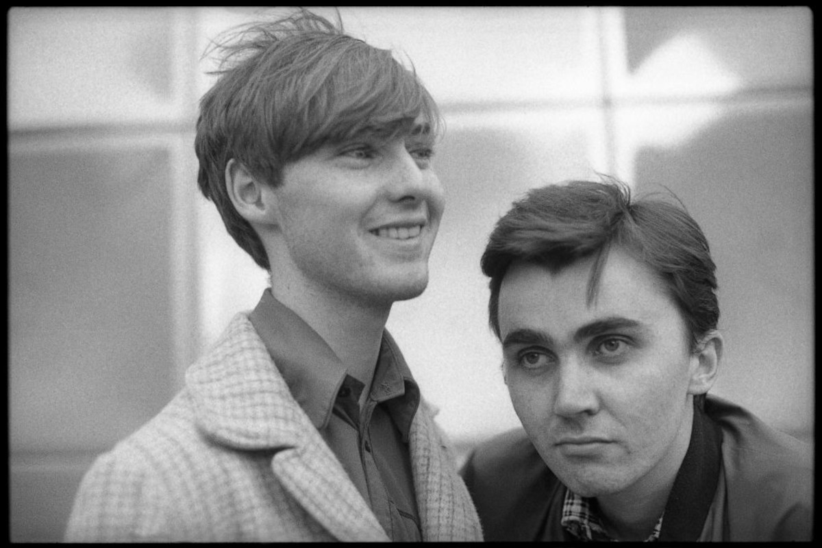 Aztec Camera posing for a portrait, circa 1983