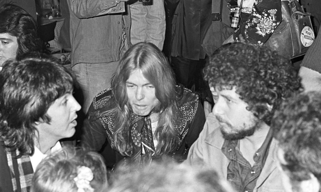 Paul McCartney, Gregg Allman and Bob Dylan talking at The Greenhouse in Los Angeles for the end of Rod Stewart and The Faces' tour, March 10, 1975