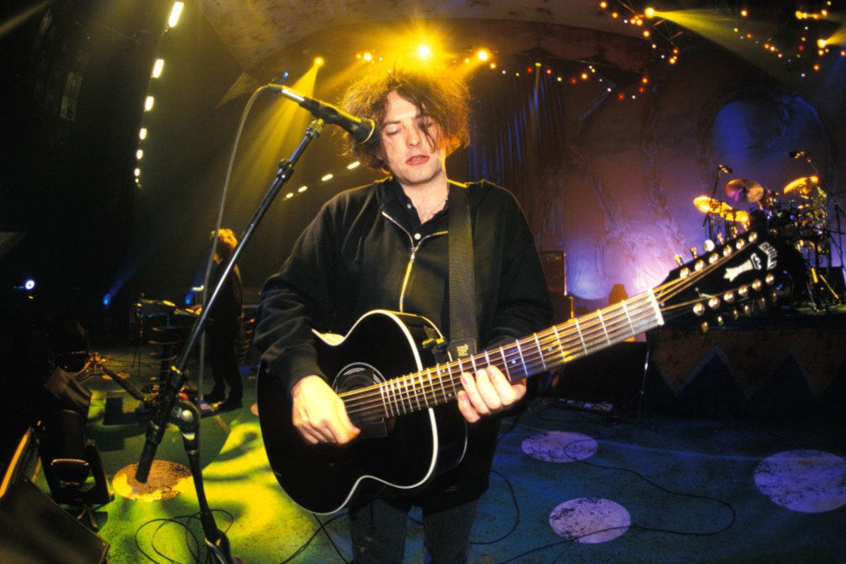 Robert Smith performing, 1996