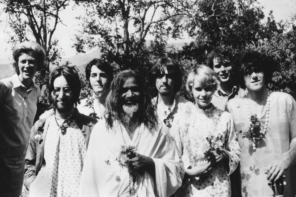 John Lennon, Paul McCartney, Maharishi Mahesh Yogi, George Harrison, Mia Farrow, Donovan, learning Transcendental Meditation, 1968