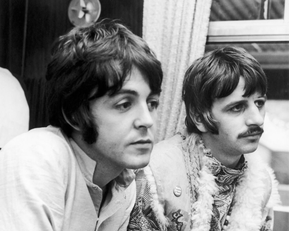 Paul McCartney and Ringo Starr on the train on the way to Bangor in Wales for their meditation weekend with the Maharishi Mahesh Yogi, 25 August 1967