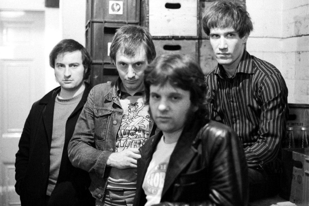 Dr Feelgood posed for a band portrait, 1975