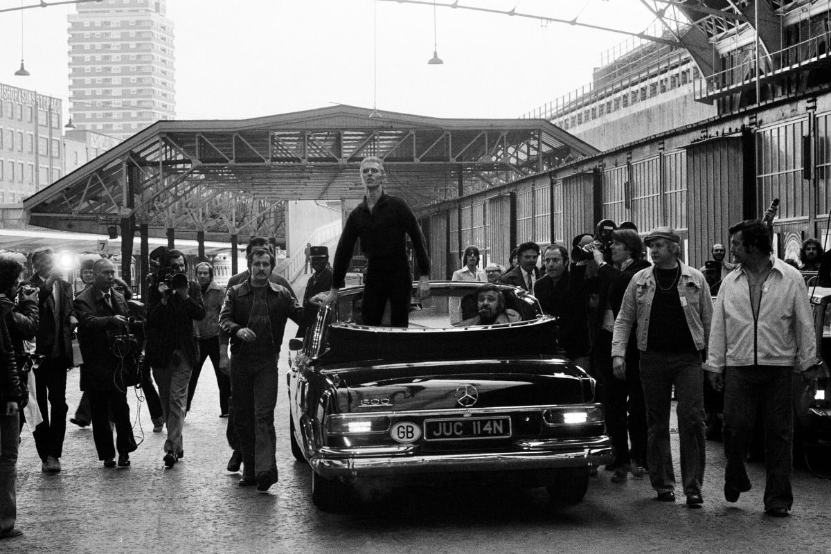 David Bowie arrives home at Victoria Station, London during his Isolar tour, 2nd May 1976