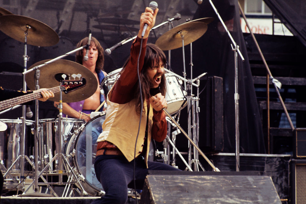 (L-R) Charlie Allen Martin and Bob Seger performing with The Silver Bullet Band at Atlanta-Fulton County Stadium on August 29, 1976