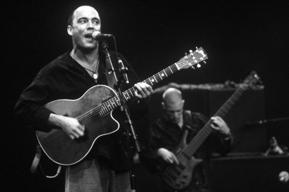 Dave Matthews (L) and Stefan Lessard of Dave Matthews Band perform at Shoreline Amphitheatre on July 6, 1997