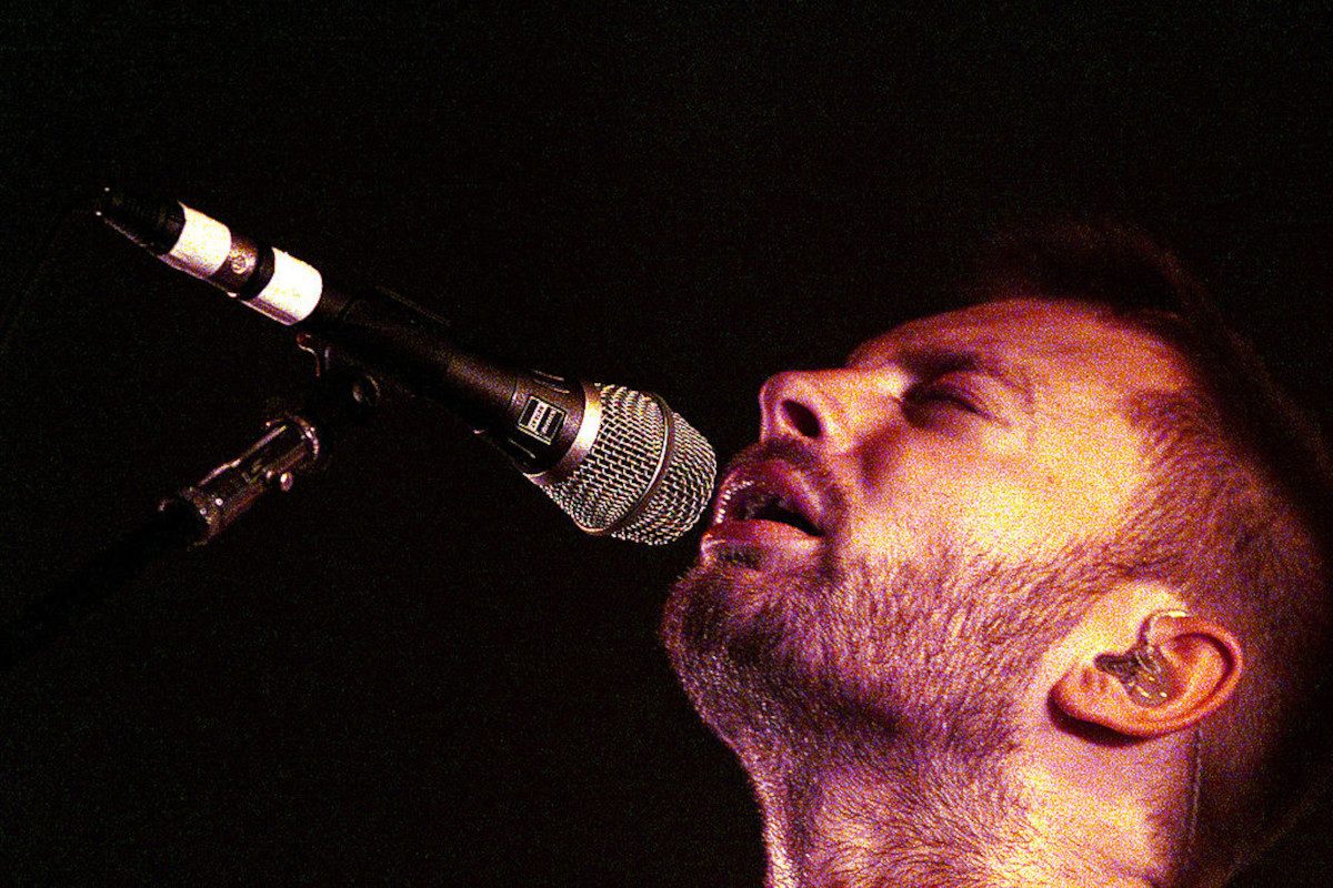 Thom Yorke performing live onstage for Radiohead, circa 2000