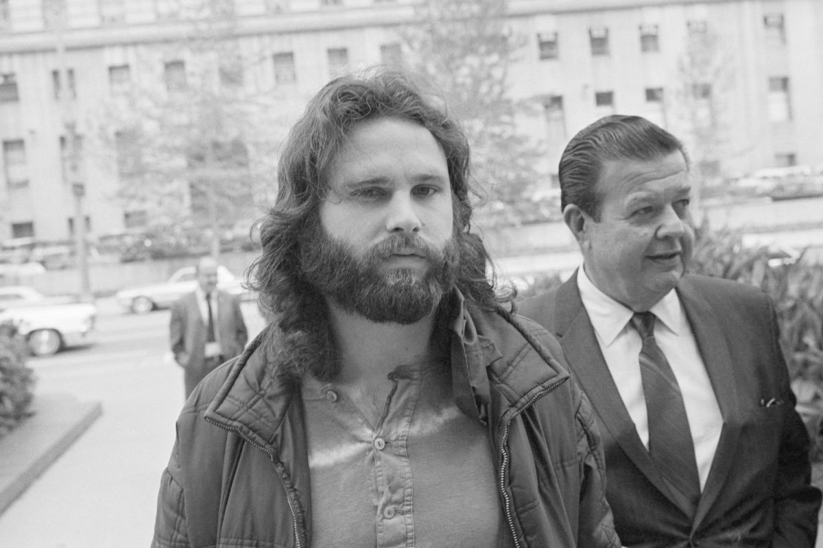 Jim Morrison arrives at court 1969