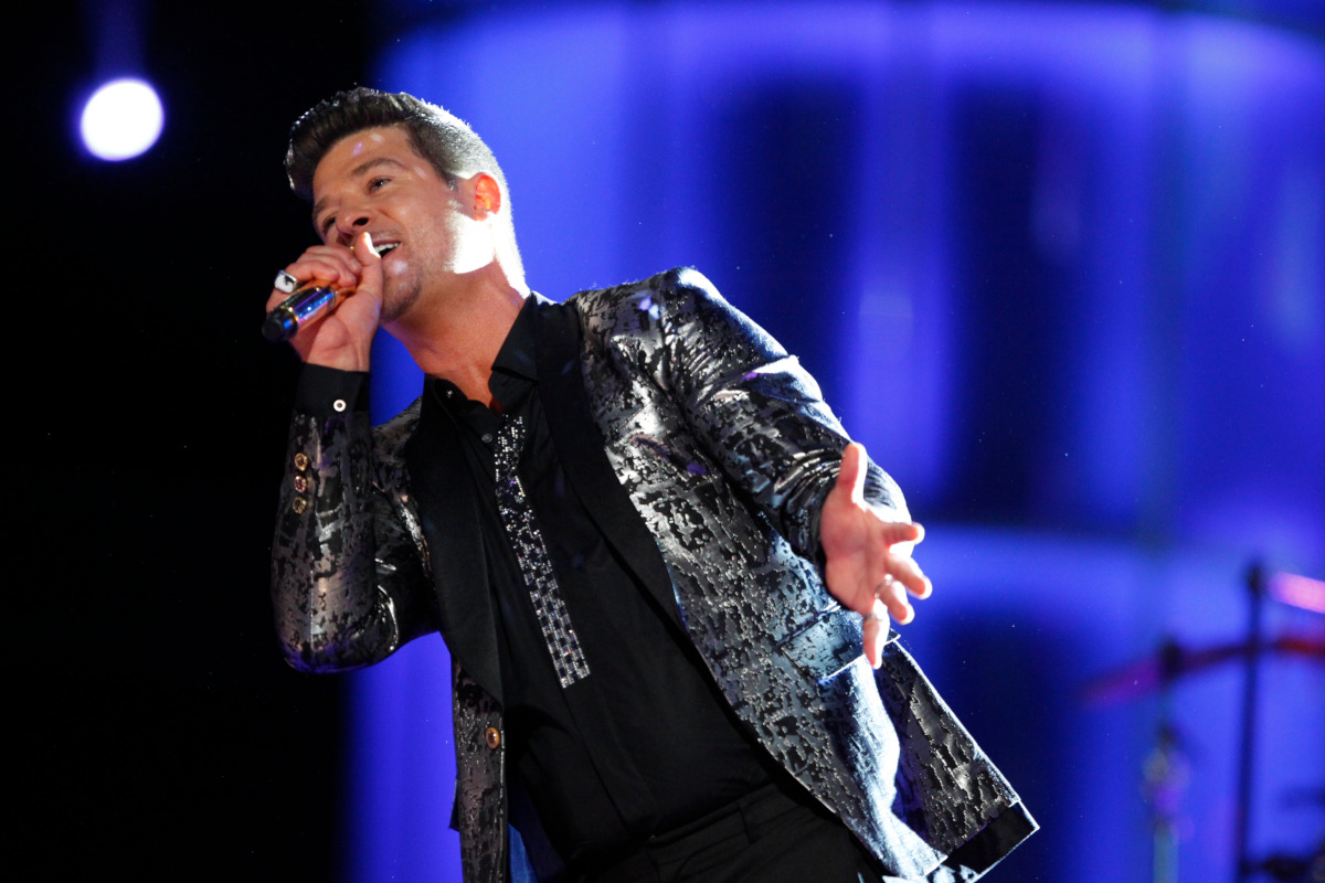 Robin Thicke performing on The Voice Season 5 in 2013