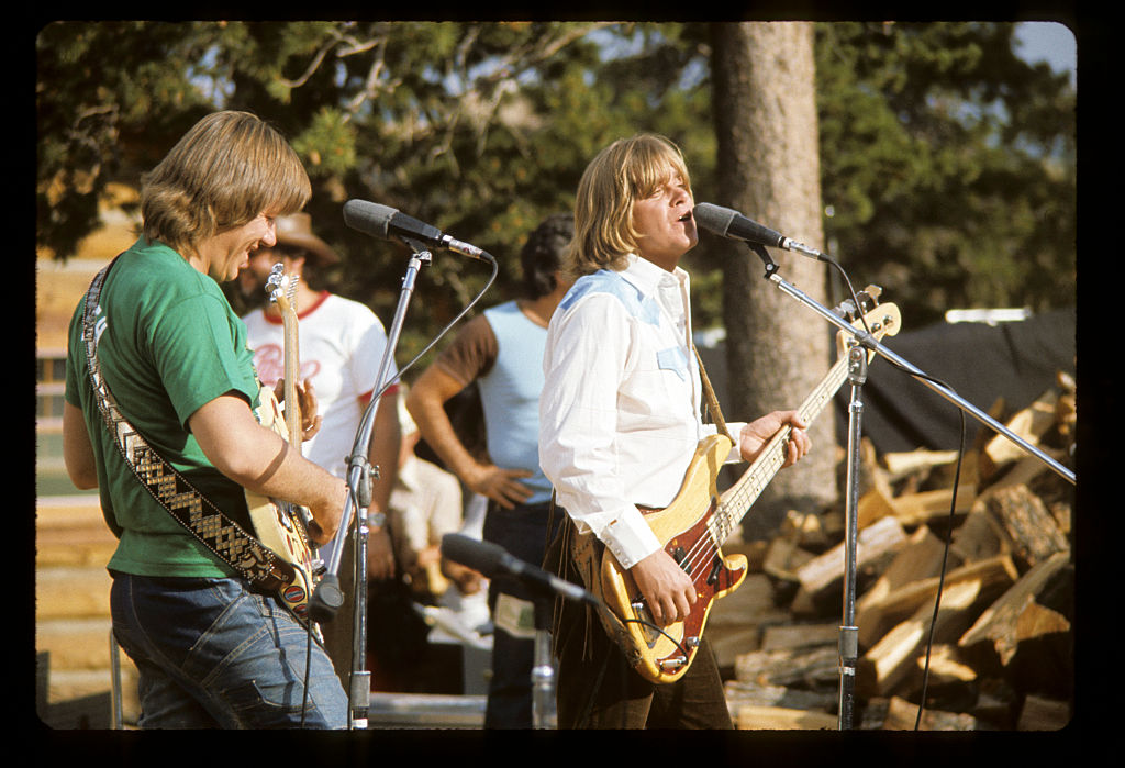 Terry Kath and Peter Cetera of Chicago perform for a TV special, July 15, 1974