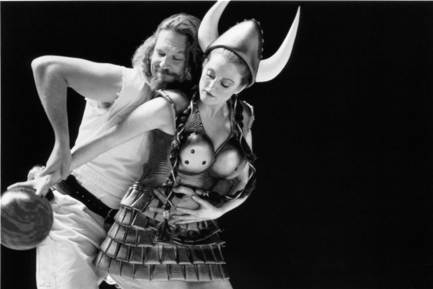Jeff Bridges and Julianne Moore on set of The Big Lebowski, 1998