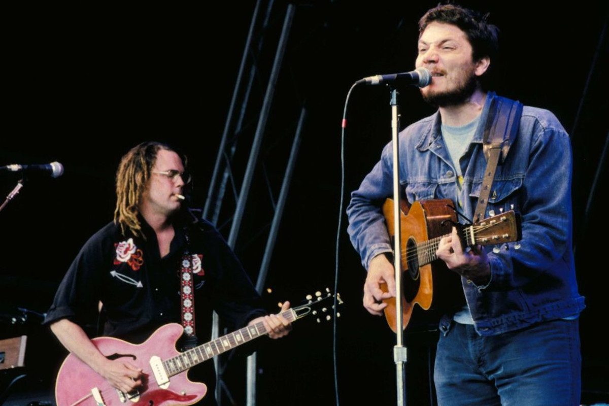 Wilco performing live, circa 2000