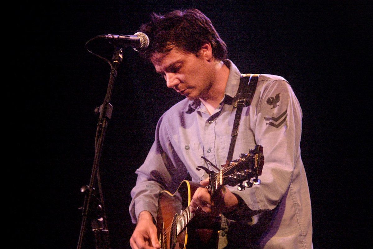 Jeff Tweedy plays acoustic guitar as he performs onstage at Stubb's, Austin, Texas, September 22, 2001