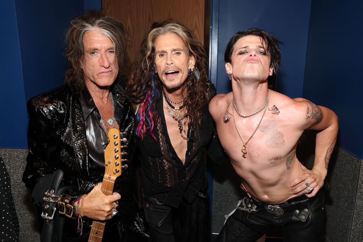 Joe Perry, Steven Tyler and Yungblud at the 2025 MTV Video Music Awards