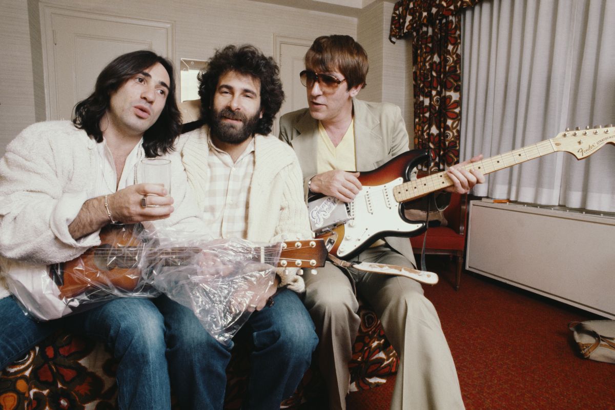 Lol Creme (left) and Kevin Godley (centre) with Peter Cook, during the making of 'Consequences'