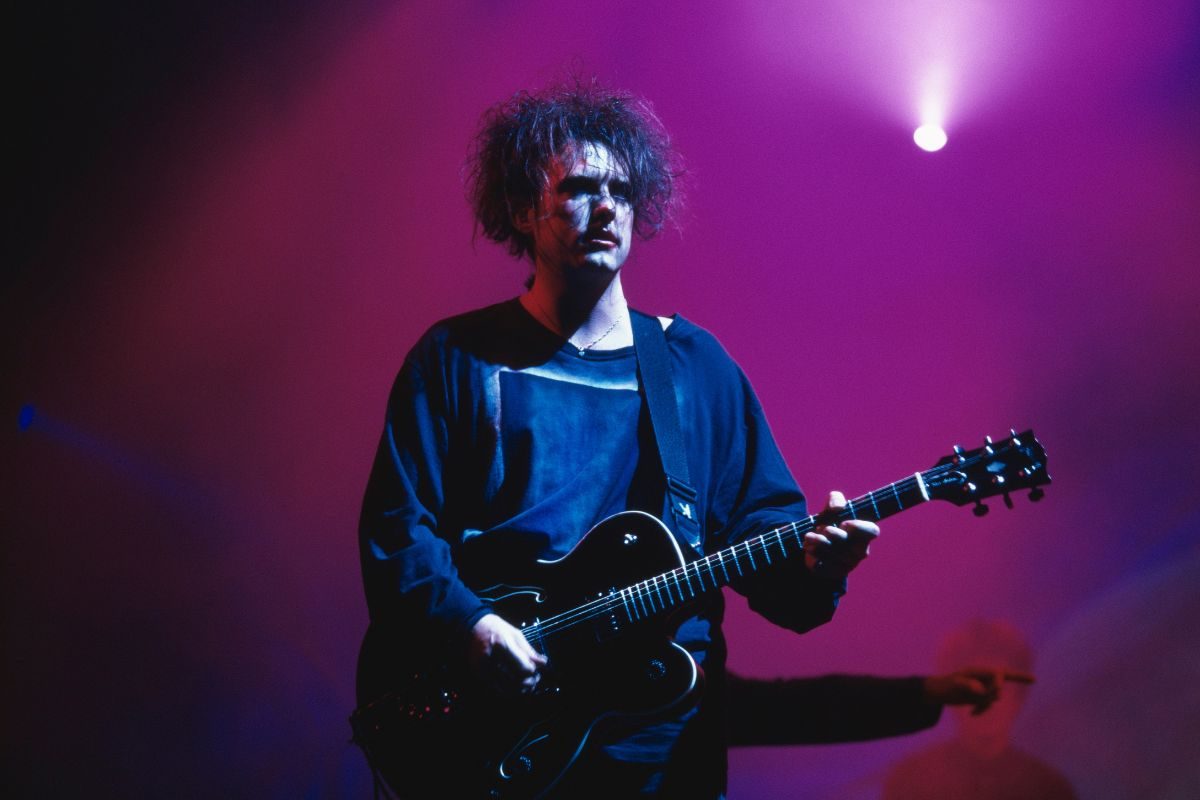 Robert Smith, singer of The Cure, at the 1995 Glastonbury Festival