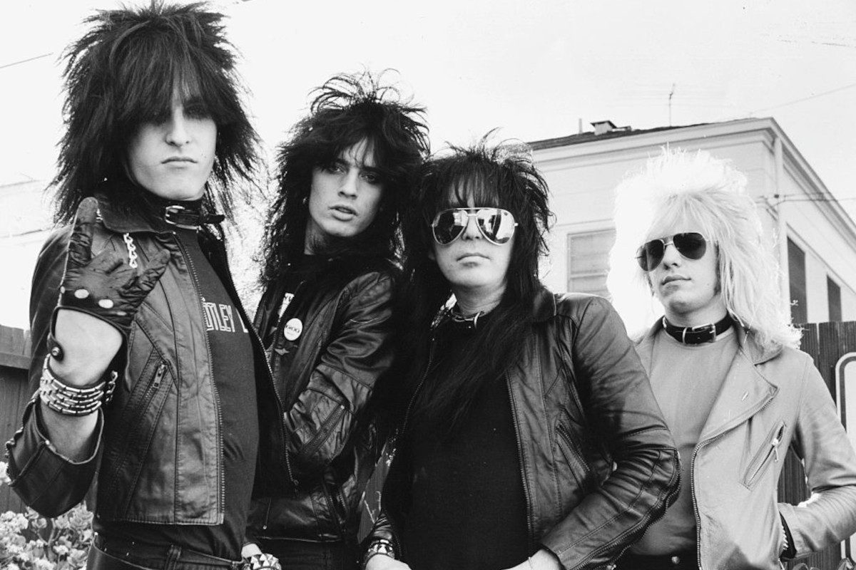 Mötley Crüe posed for an extremely cool band photo, 1981