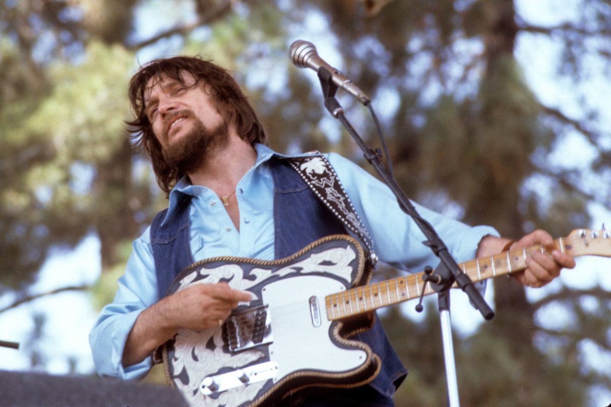 Waylon Jennings perfoming at Spartan Stadium in San Jose in 1982