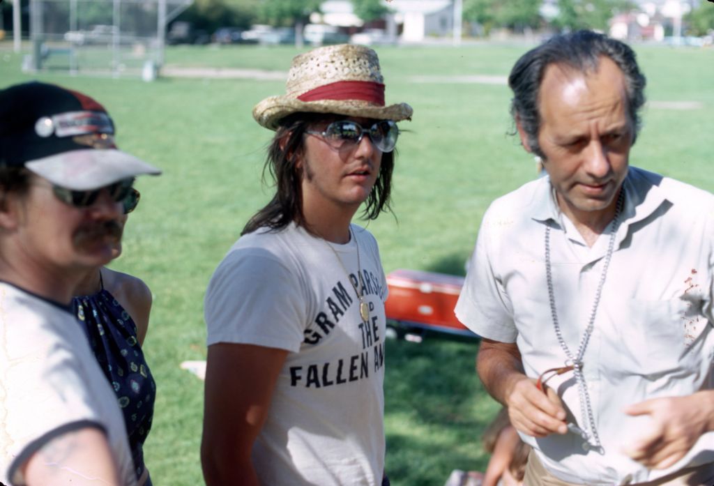 Gram Parsons (centre) with his tour manager Phil Kaufman in Los Angeles, 1973