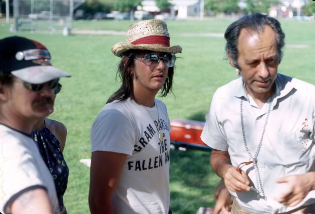 Gram Parsons (centre) with his tour manager Phil Kaufman in Los Angeles, 1973