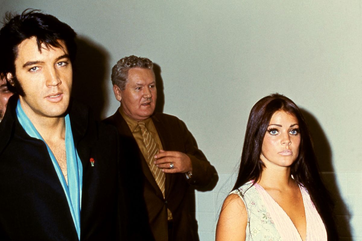 Elvis Presley walks with his wife Priscilla Presley and father Vernon Presley, 1970