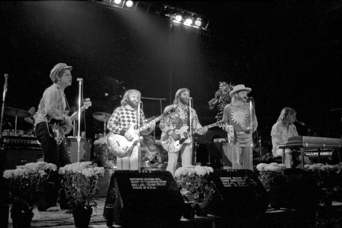 The Beach Boys performing onstage, November 1973. (L-R) William 'Blondie' Chaplin, Al Jardine, Carl Wilson, Mike Love
