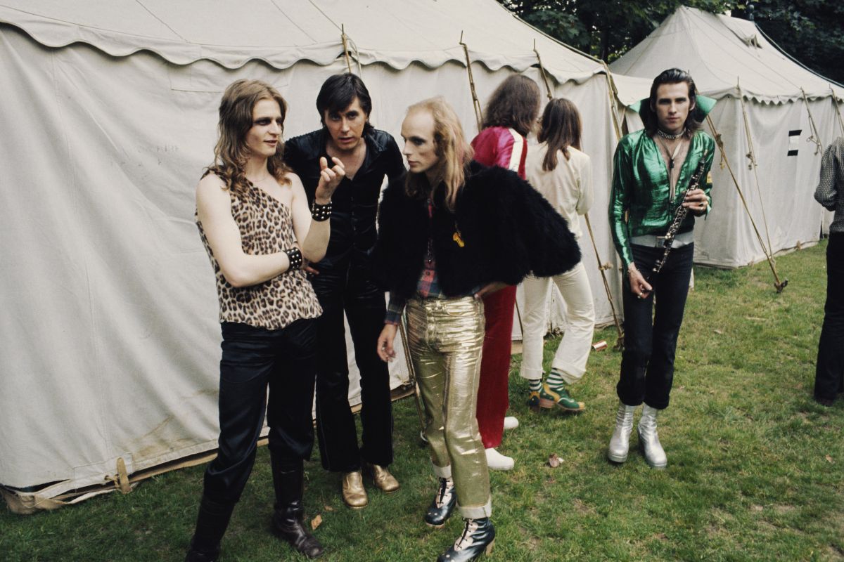 English glam rock group Roxy Music backstage at the Crystal Palace Garden Party in London, 29th July 1972. L-R: drummer Paul Thompson, Bryan Ferry, Brian Eno, guitarist Phil Manzanera, bass player Rik Kenton and Andy Mackay