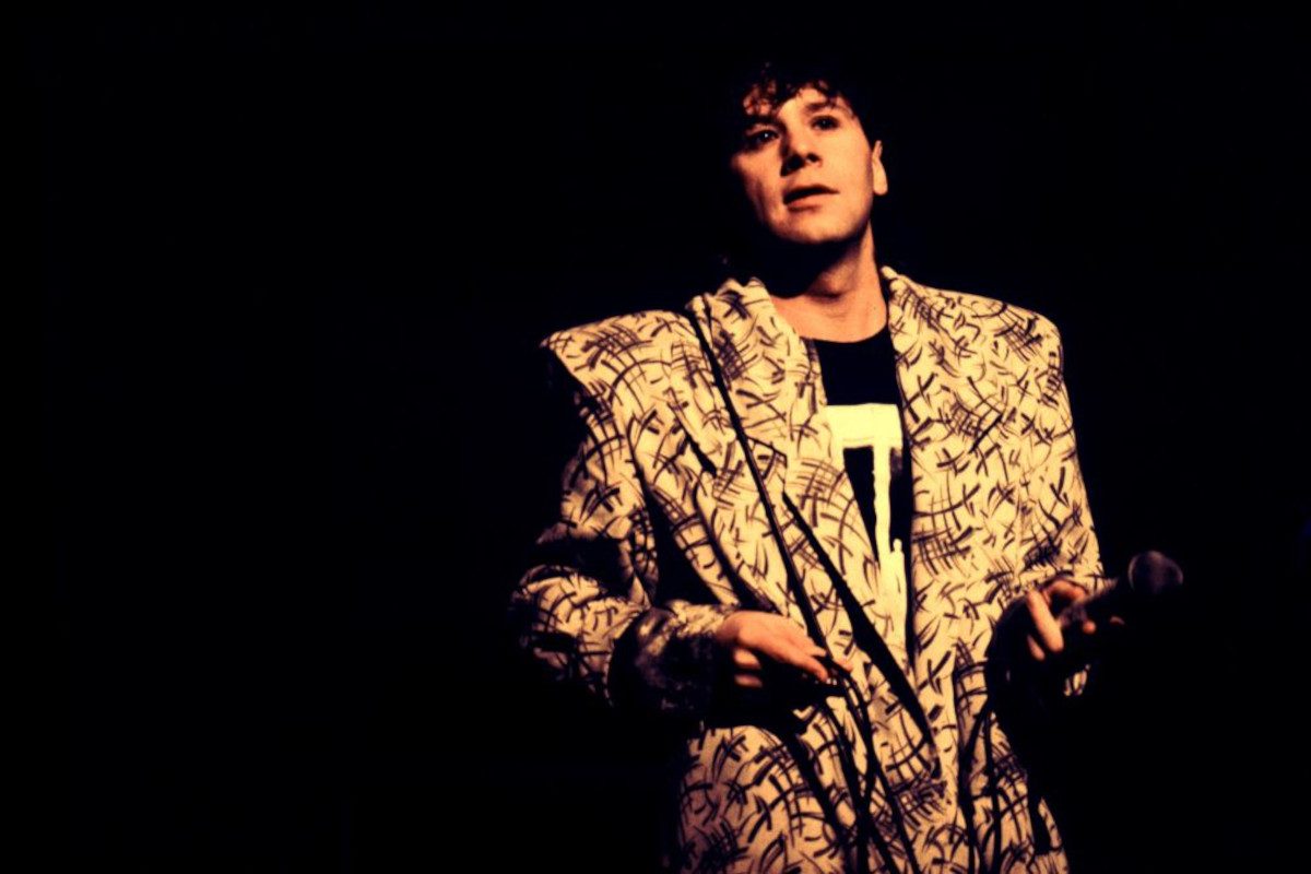 Simple Minds' vocalist Jim Kerr performs in Minneapolis, Minnesota in 1985