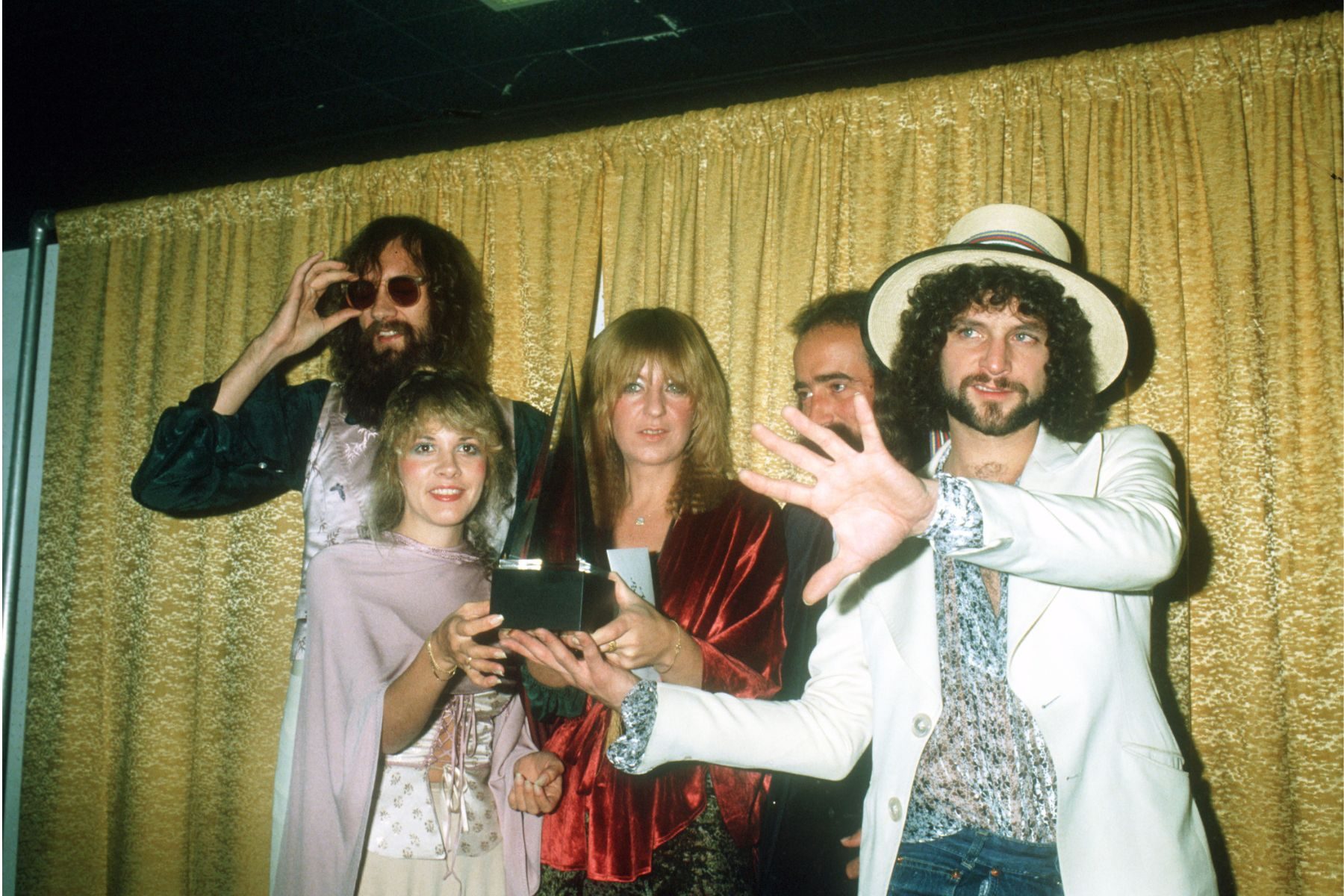 Fleetwood Mac (L-R Mick Fleetwood, Stevie Nicks, Christine McVie, John McVie and Lindsey Buckingham), American Music Awards, January 16, 1978, Santa Monica, California