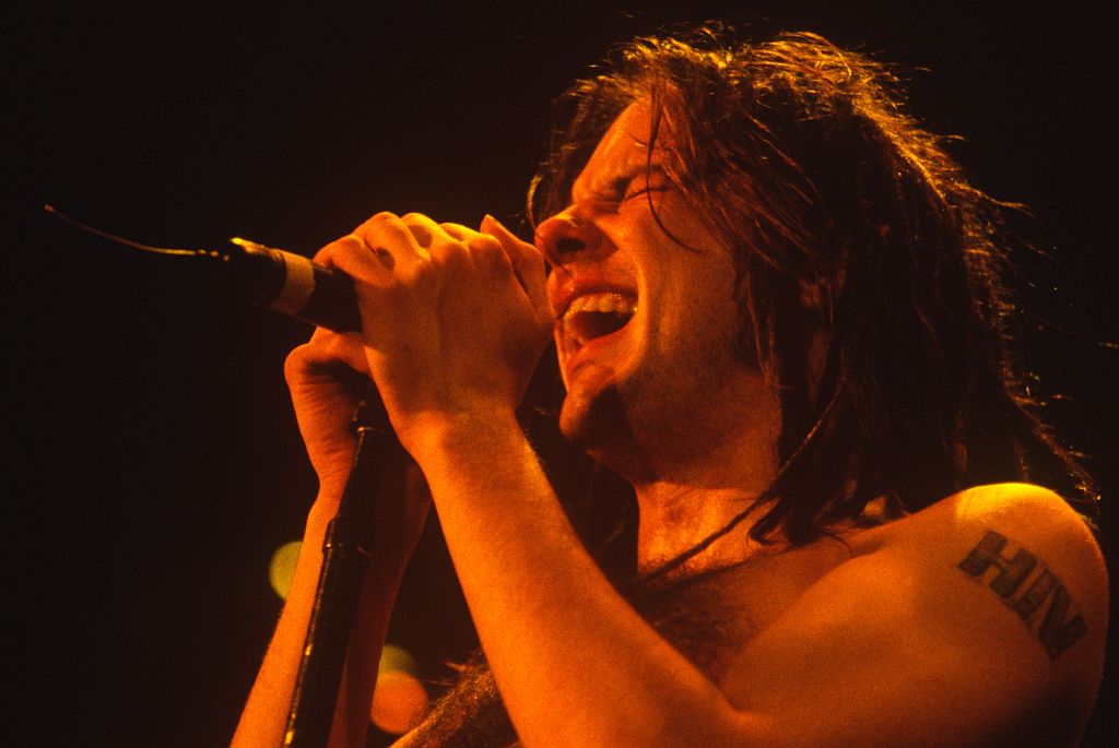 Jonathan Davis of Korn performs at Oakland Arena, California on February 25, 1996
