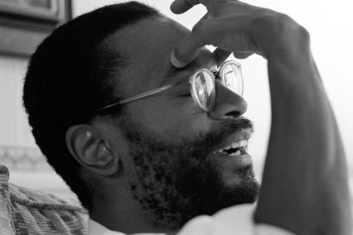 Posed portrait of Bobby McFerrin, profile