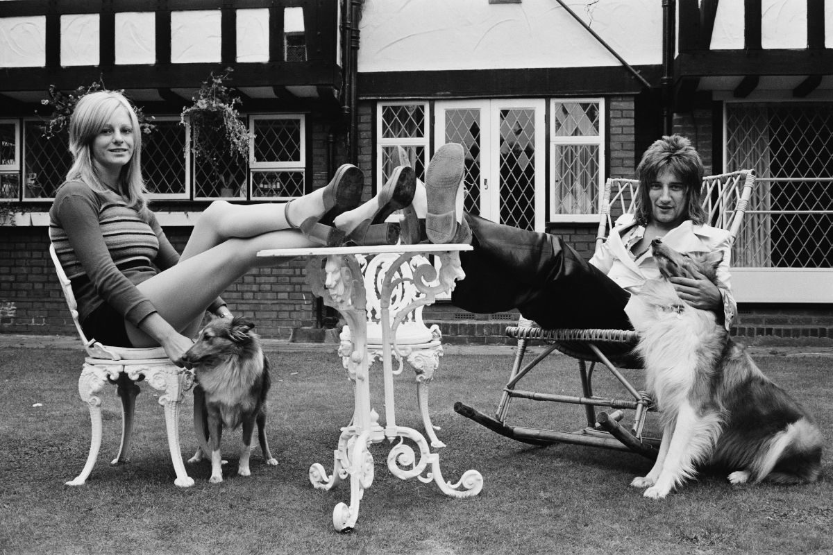 Rod Stewart with his girlfriend, model Dee Harrington, UK, 12th September 1971