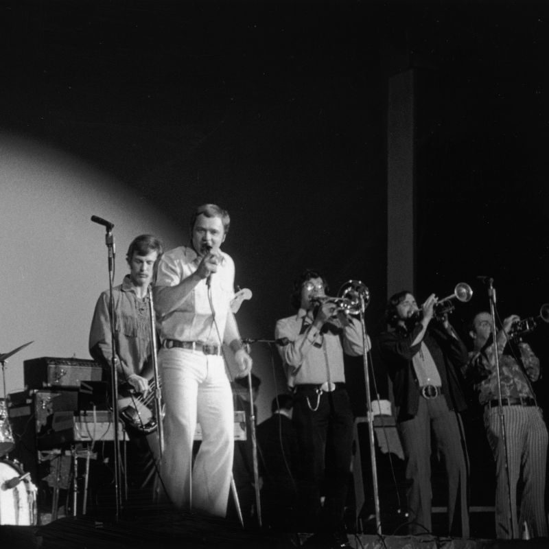 18th July 1969: The rock band Blood, Sweat & Tears perform on stage at the Longhorn Jazz Festival, Dallas, Texas. Left to right: guitarist Steve Katz, bass guitarist Jim Fielder, singer David Clayton-Thomas, trombonist Jerry Hyman and trumpeters Chuck Winfield and Lew Soloff. (Photo by