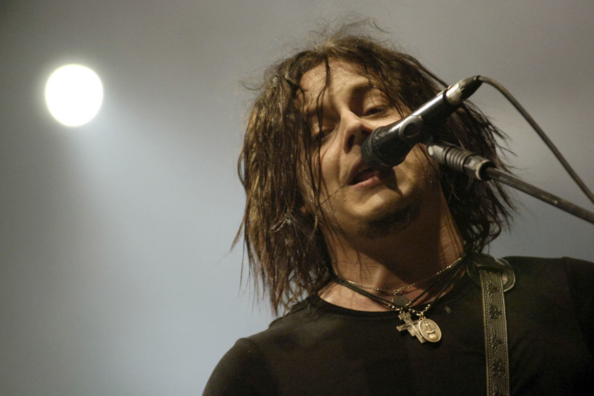 Jack White performing for The Raconteurs during the "Rock en Seine" music festival, 25 August 2006