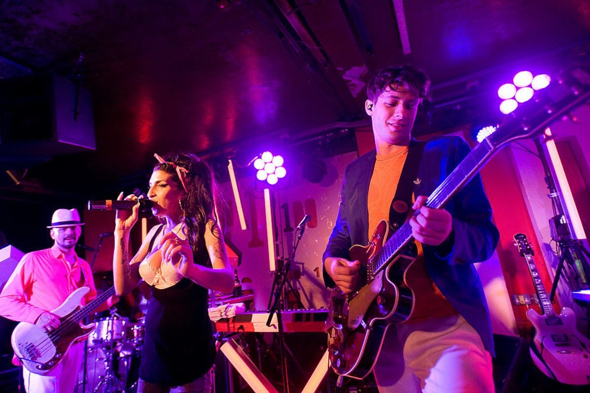 Mark Ronson and Amy Winehouse performing at the 100 Club in London, 2010
