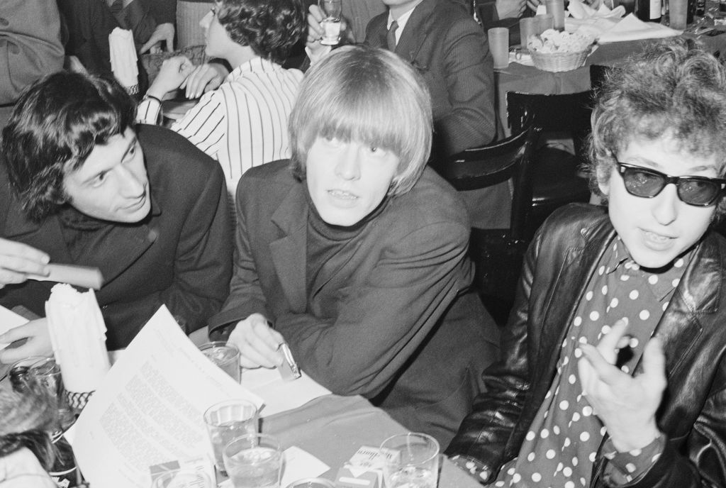 Bob Dylan (R) with Rolling Stones' Brian Jones (centre), 1965