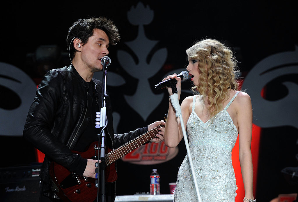 Taylor Swift and John Mayer onstage at Madison Square Garden, 2009